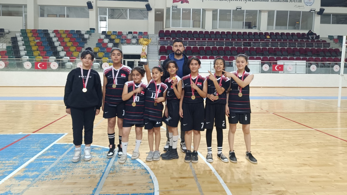 Küçük Kızlar Voleybol Turnuvası İl Birinciliği